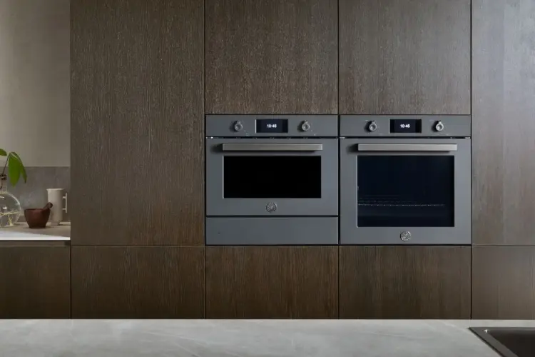 Компактный духовой шкаф Bertazzoni Professional, комбинированный с пароваркой, 60x45 см, карбонио