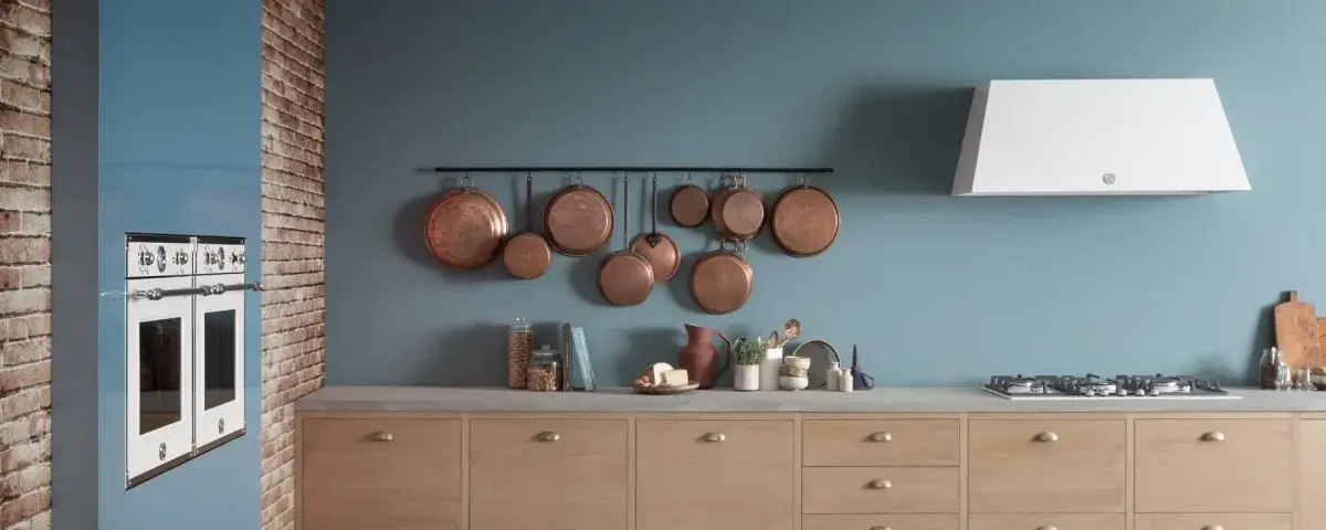 Вытяжка настенная 110 см Bertazzoni Heritage, матово-черная или блестящий слоновая кость