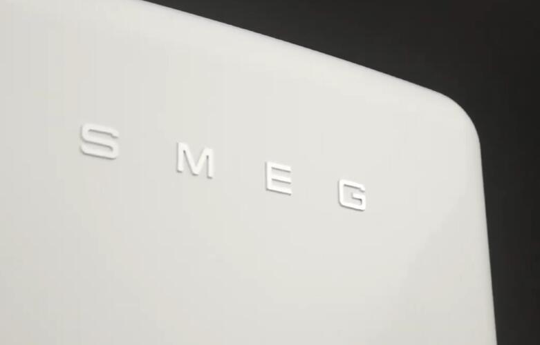 Встраиваемая морозильная камера Smeg U8F082DE1