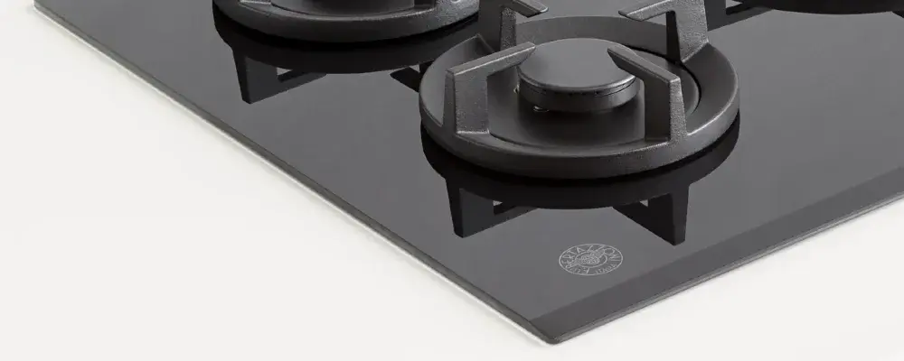 Встраиваемая газовая варочная панель Bertazzoni на стекле, конфорка wok по центру, 75 см