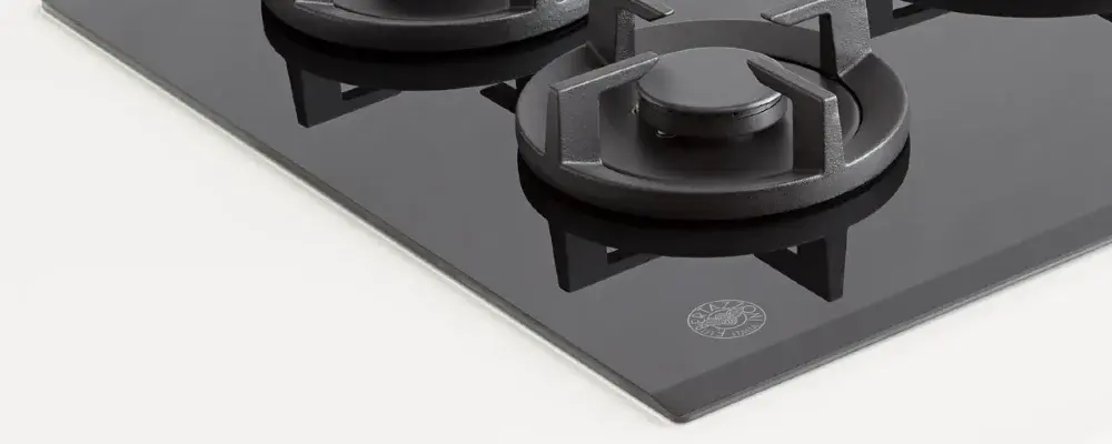 Варочная панель Bertazzoni Professional 60 см газ на стекле с боковой WOK-конфоркой, черное стекло