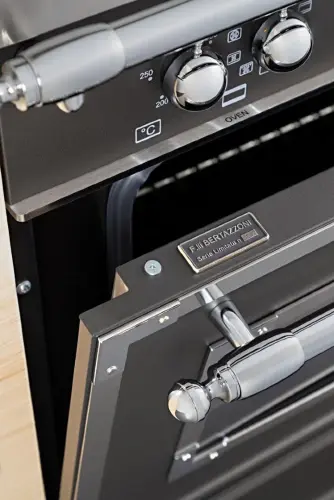 Варочный центр Bertazzoni, 6 газовых конфорок и многофункциональный электрический шкаф, Heritage, 90 см, черный