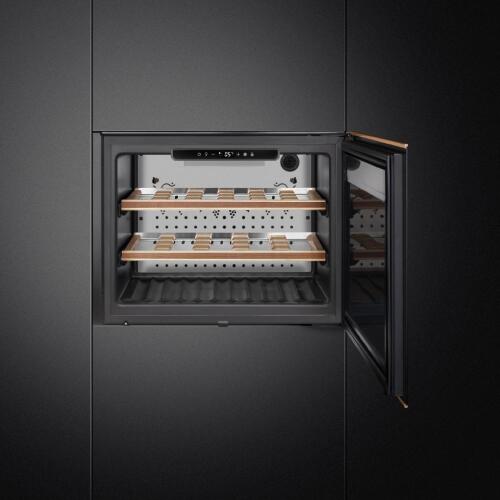 Встраиваемый винный холодильник Smeg CVI621NR3